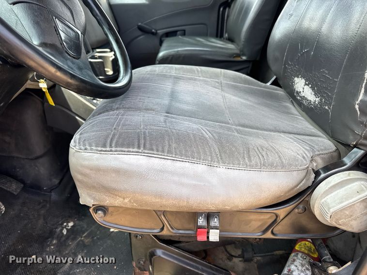 image for item DV4125 2010 International DuraStar 4400 truck cab and chassis