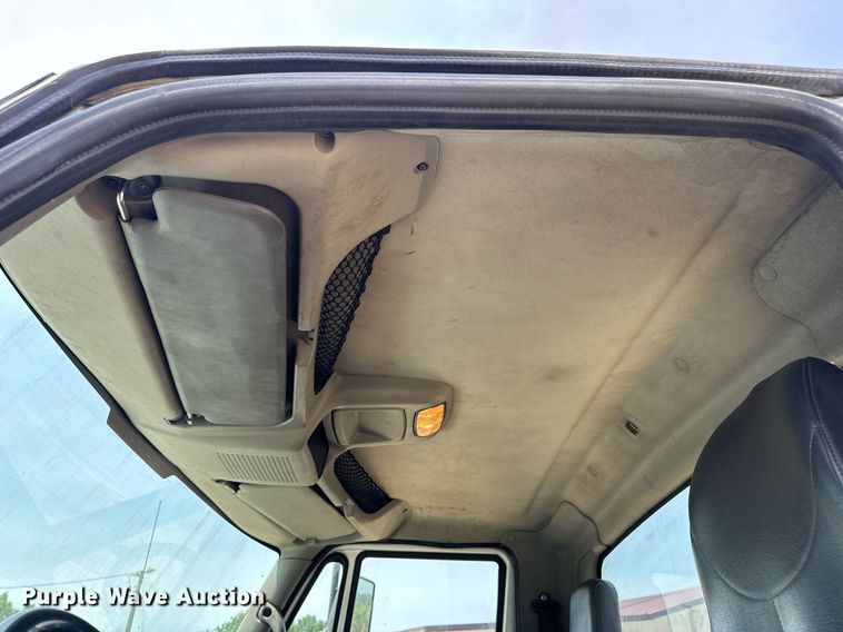 image for item DV4125 2010 International DuraStar 4400 truck cab and chassis