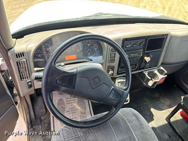 image for item DV4125 2010 International DuraStar 4400 truck cab and chassis