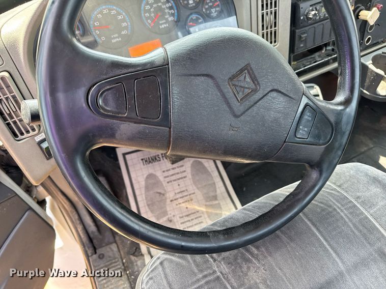 image for item DV4125 2010 International DuraStar 4400 truck cab and chassis