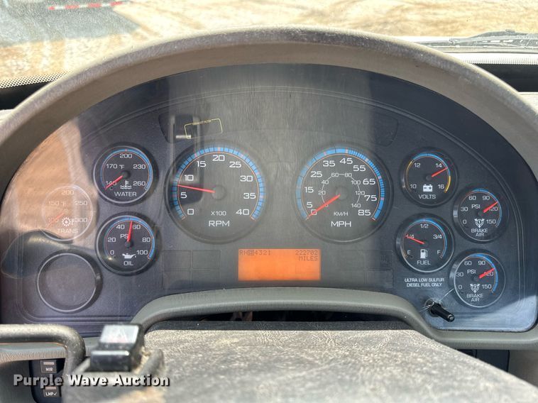 image for item DV4125 2010 International DuraStar 4400 truck cab and chassis