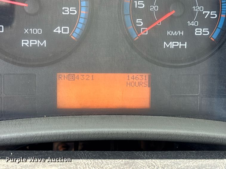 image for item DV4125 2010 International DuraStar 4400 truck cab and chassis