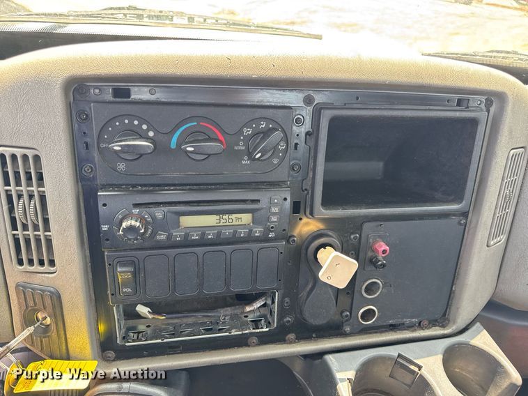 image for item DV4125 2010 International DuraStar 4400 truck cab and chassis