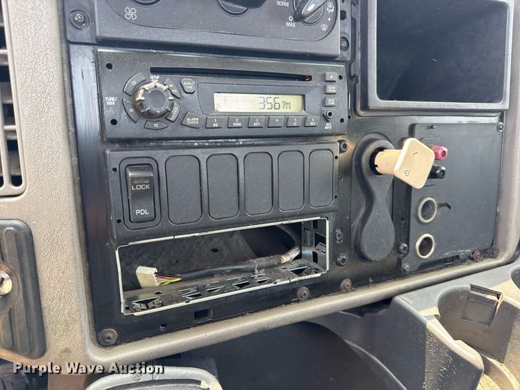 image for item DV4125 2010 International DuraStar 4400 truck cab and chassis