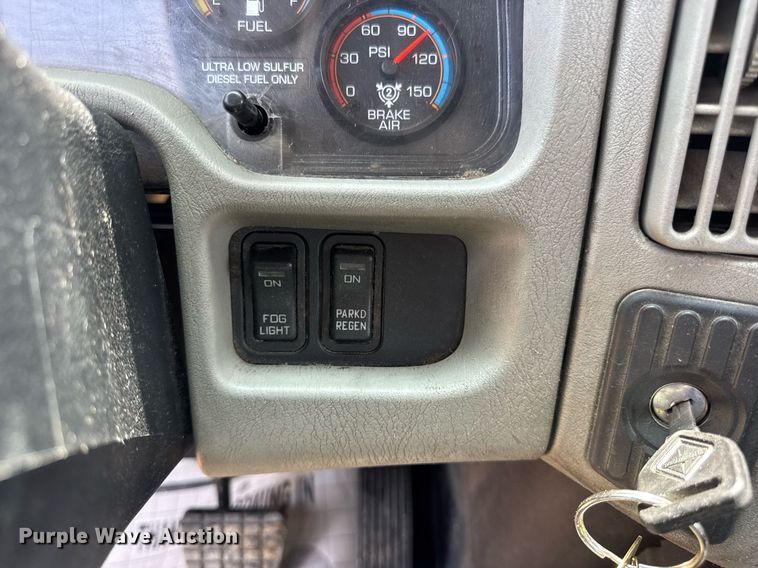 image for item DV4125 2010 International DuraStar 4400 truck cab and chassis