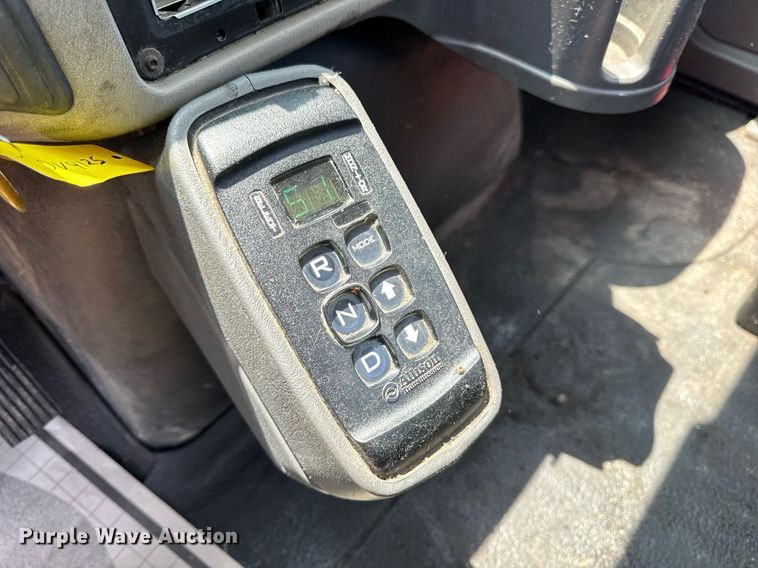 image for item DV4125 2010 International DuraStar 4400 truck cab and chassis