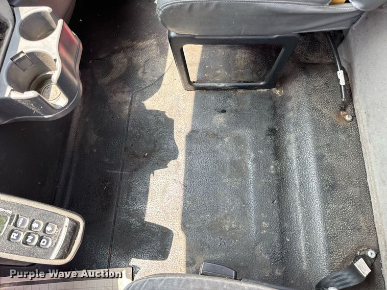 image for item DV4125 2010 International DuraStar 4400 truck cab and chassis