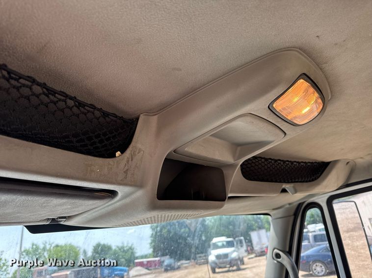 image for item DV4125 2010 International DuraStar 4400 truck cab and chassis