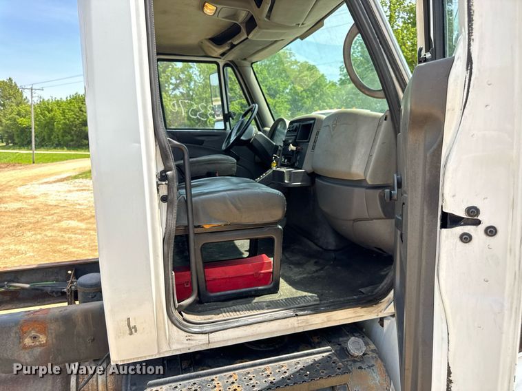 image for item DV4125 2010 International DuraStar 4400 truck cab and chassis