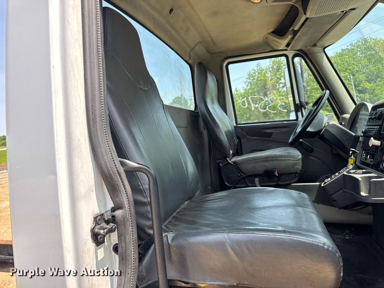 image for item DV4125 2010 International DuraStar 4400 truck cab and chassis