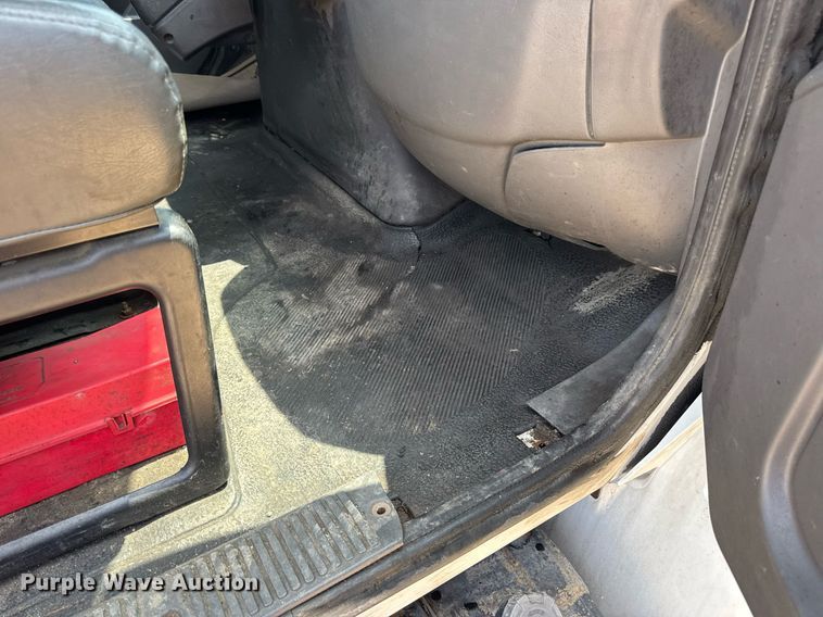 image for item DV4125 2010 International DuraStar 4400 truck cab and chassis