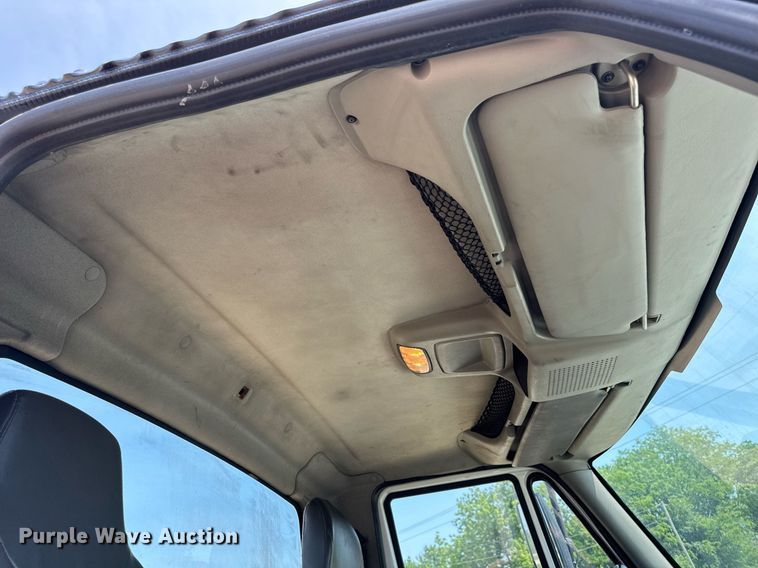 image for item DV4125 2010 International DuraStar 4400 truck cab and chassis