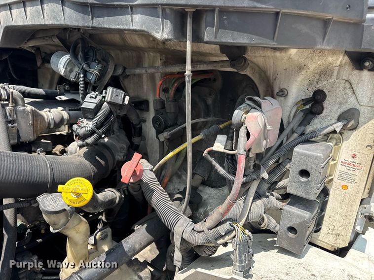 image for item DV4125 2010 International DuraStar 4400 truck cab and chassis