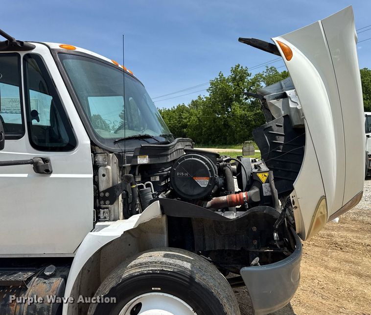 image for item DV4125 2010 International DuraStar 4400 truck cab and chassis