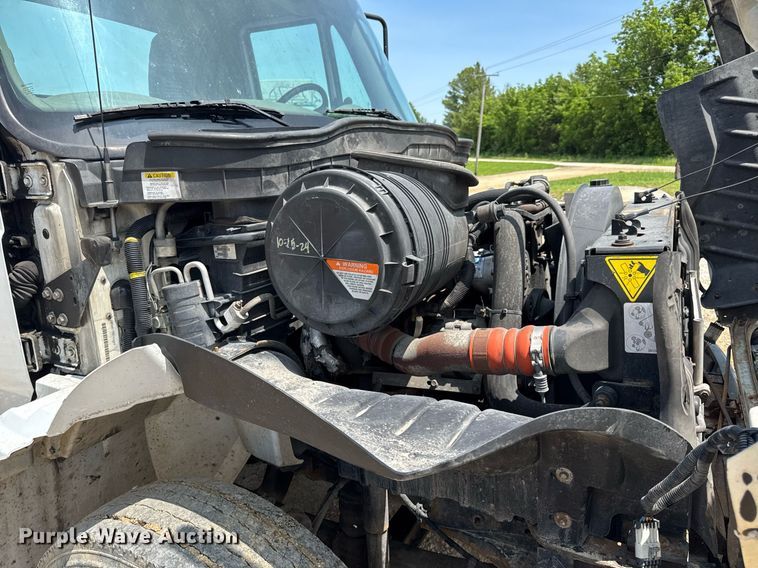 image for item DV4125 2010 International DuraStar 4400 truck cab and chassis