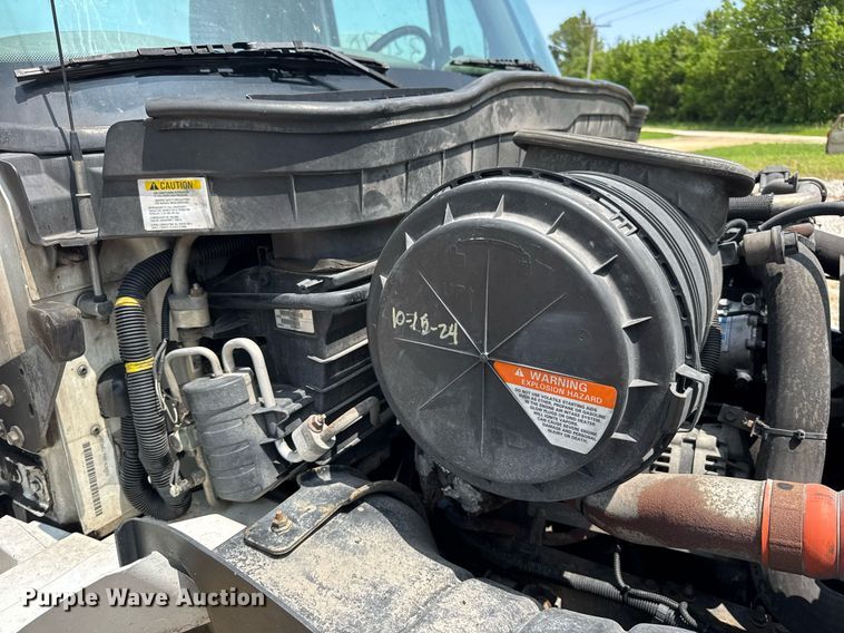 image for item DV4125 2010 International DuraStar 4400 truck cab and chassis