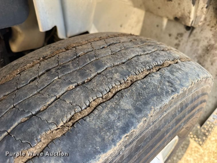 image for item DV4125 2010 International DuraStar 4400 truck cab and chassis