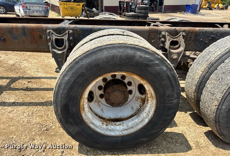 image for item DV4125 2010 International DuraStar 4400 truck cab and chassis