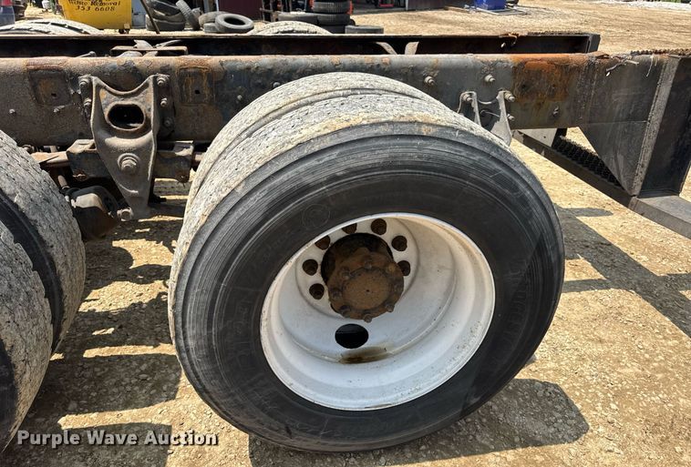 image for item DV4125 2010 International DuraStar 4400 truck cab and chassis