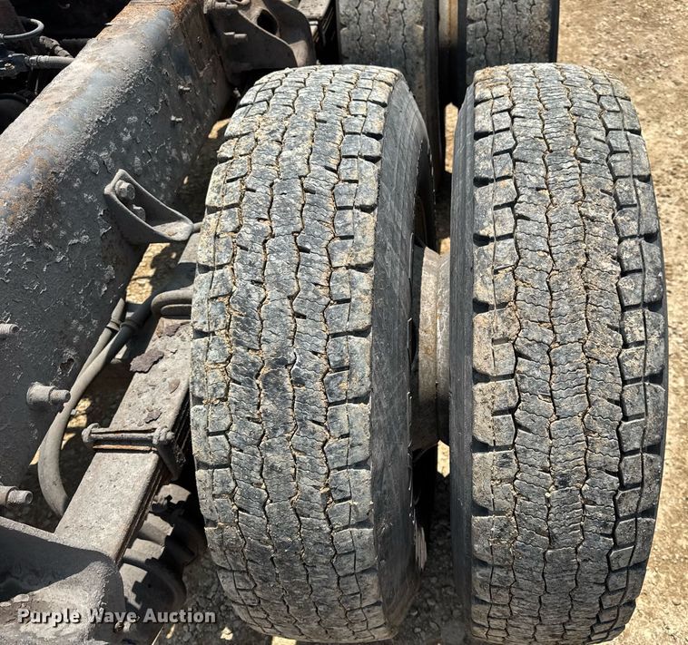 image for item DV4125 2010 International DuraStar 4400 truck cab and chassis