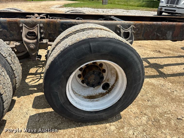 image for item DV4125 2010 International DuraStar 4400 truck cab and chassis