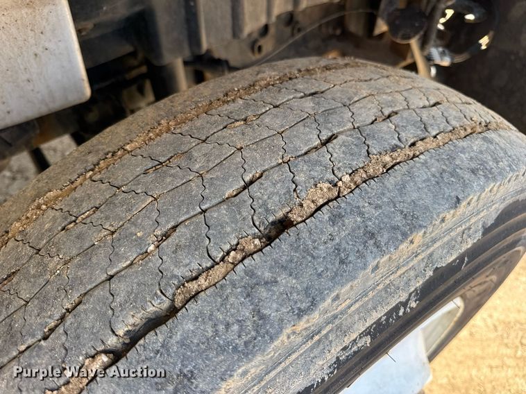 image for item DV4125 2010 International DuraStar 4400 truck cab and chassis