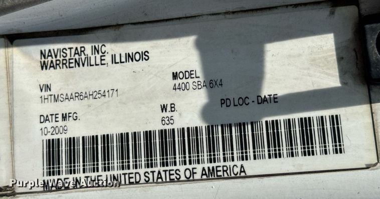 image for item DV4125 2010 International DuraStar 4400 truck cab and chassis