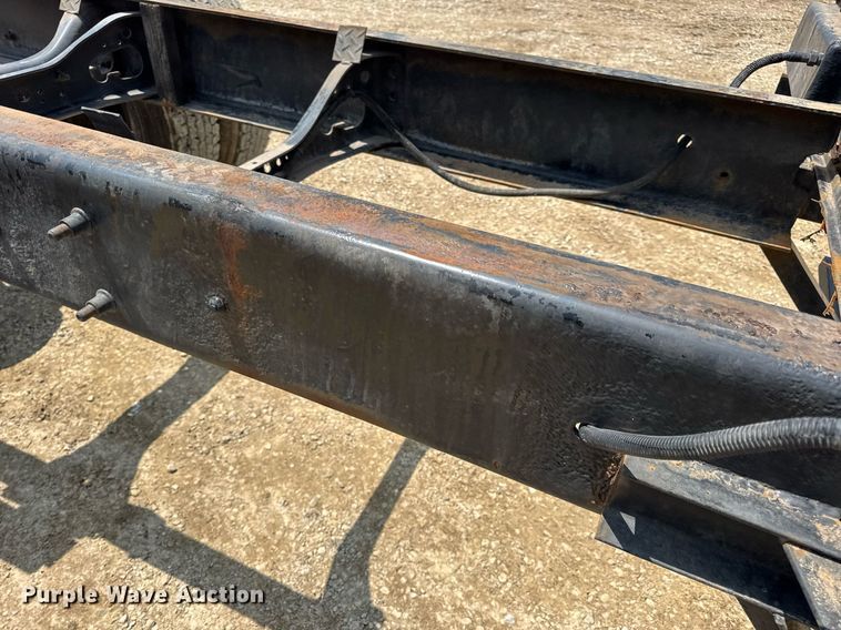 image for item DV4126 2003 International 4300 truck cab and chassis