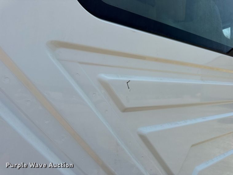 image for item DV4126 2003 International 4300 truck cab and chassis