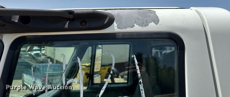 image for item DV4126 2003 International 4300 truck cab and chassis