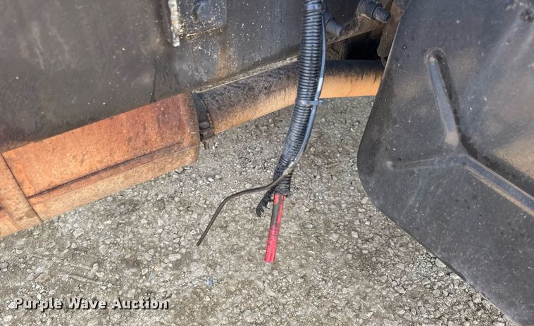 image for item DV4126 2003 International 4300 truck cab and chassis