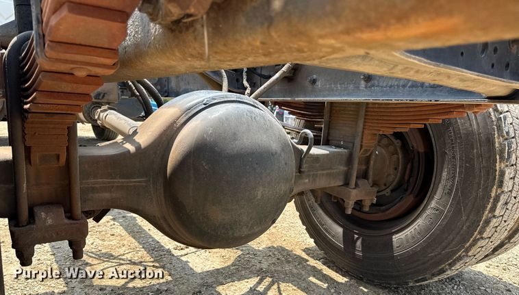 image for item DV4126 2003 International 4300 truck cab and chassis