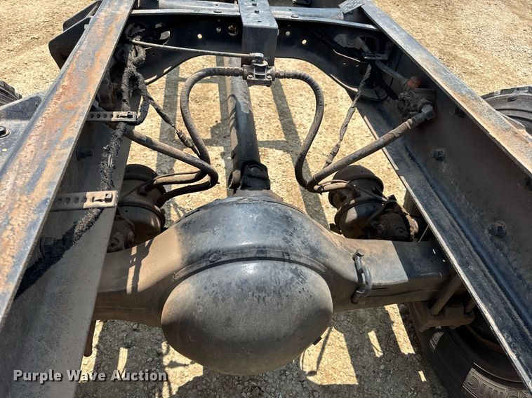 image for item DV4126 2003 International 4300 truck cab and chassis