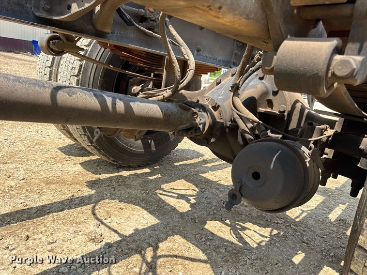 image for item DV4126 2003 International 4300 truck cab and chassis