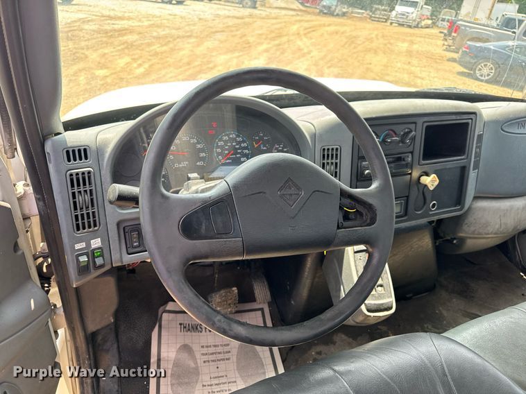 image for item DV4126 2003 International 4300 truck cab and chassis