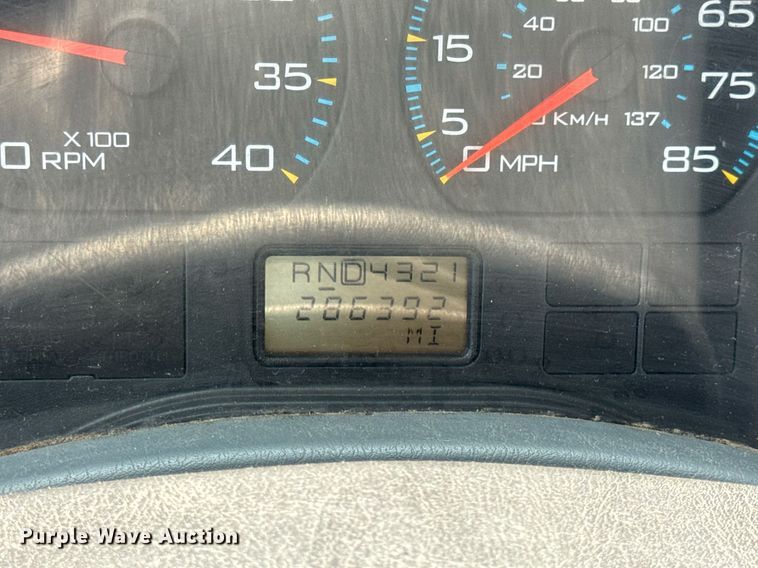 image for item DV4126 2003 International 4300 truck cab and chassis