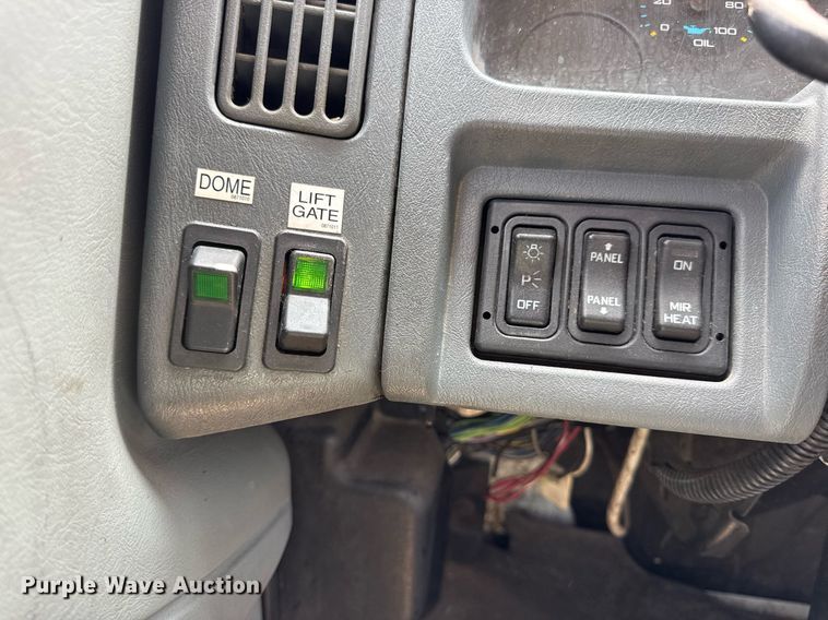 image for item DV4126 2003 International 4300 truck cab and chassis