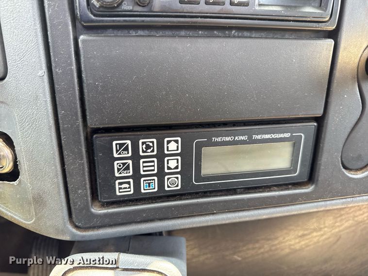 image for item DV4126 2003 International 4300 truck cab and chassis