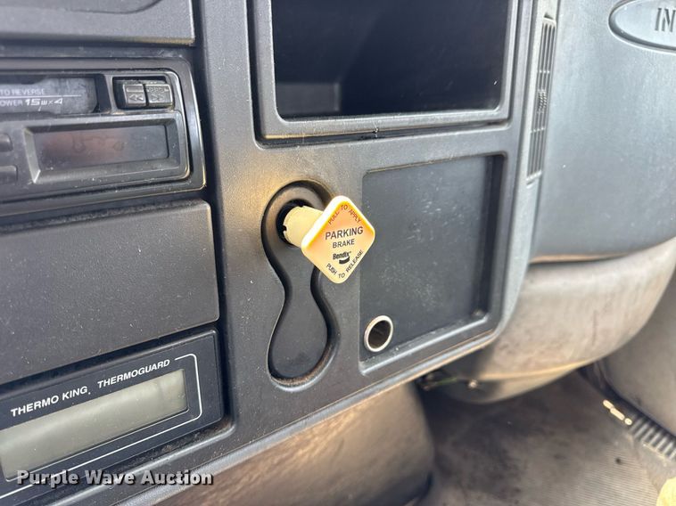 image for item DV4126 2003 International 4300 truck cab and chassis