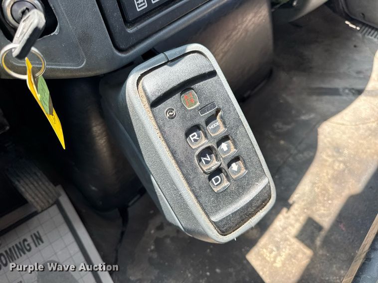 image for item DV4126 2003 International 4300 truck cab and chassis