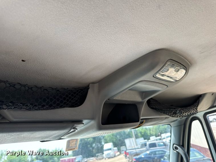 image for item DV4126 2003 International 4300 truck cab and chassis