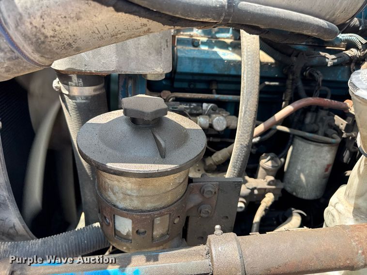 image for item DV4126 2003 International 4300 truck cab and chassis