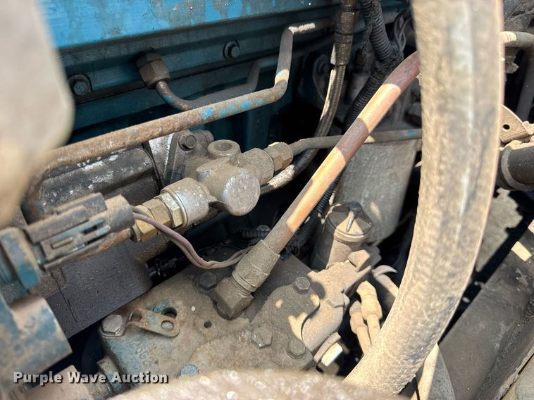 image for item DV4126 2003 International 4300 truck cab and chassis