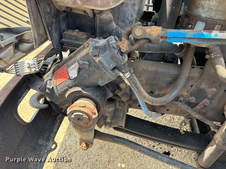 image for item DV4126 2003 International 4300 truck cab and chassis