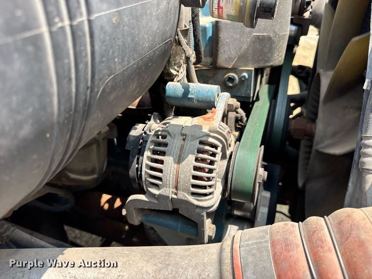 image for item DV4126 2003 International 4300 truck cab and chassis