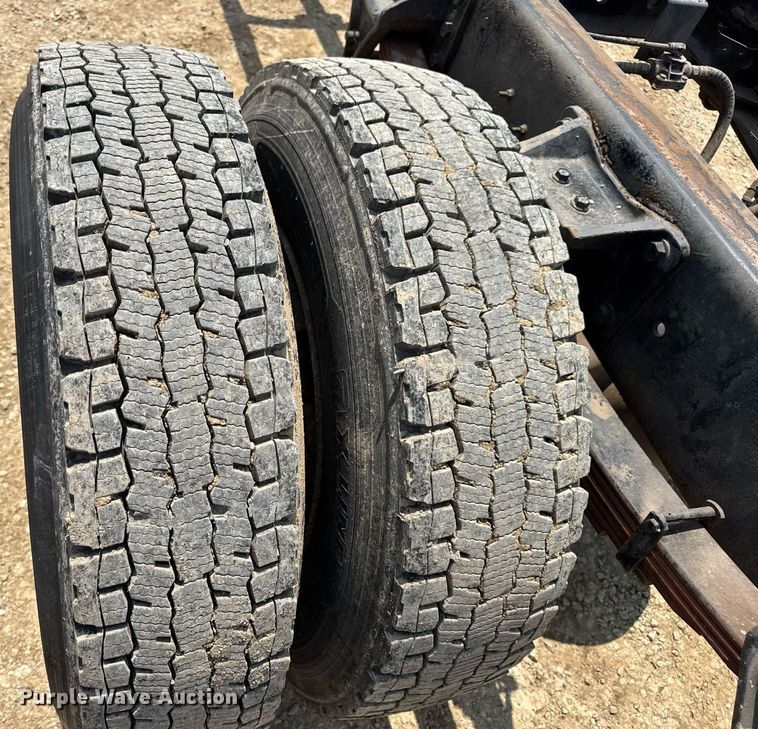 image for item DV4126 2003 International 4300 truck cab and chassis