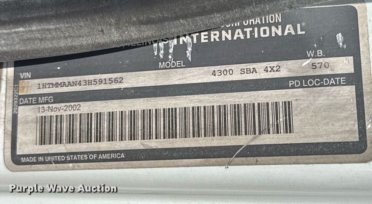 image for item DV4126 2003 International 4300 truck cab and chassis