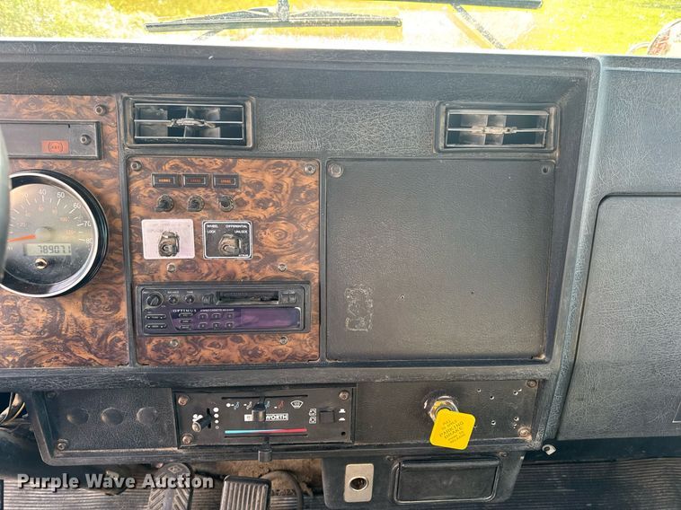 image for item DV4143 1998 Kenworth T300 truck cab and chassis