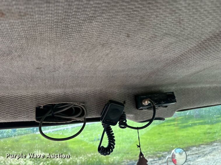 image for item DV4143 1998 Kenworth T300 truck cab and chassis