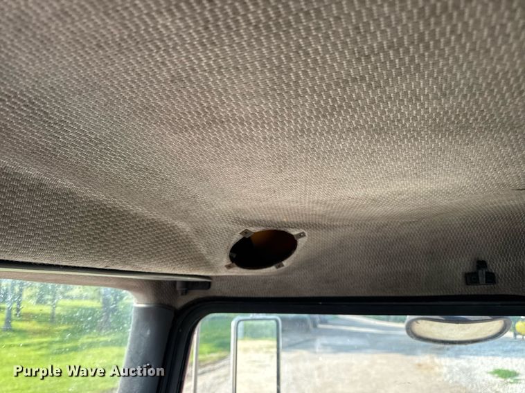 image for item DV4143 1998 Kenworth T300 truck cab and chassis